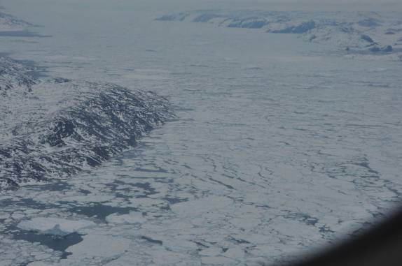 Sobrevoando o Fiorde de Gelo, onde deságua a geleira de Ilulissat, na Groelândia